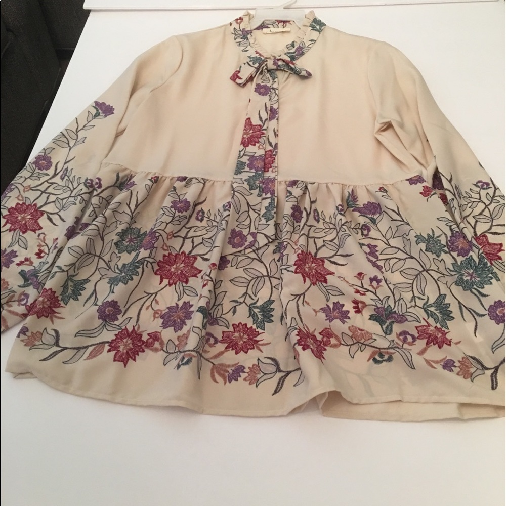 SALE📣Les amis Cream Purple beautiful Floral Blous - Picture 4 of 8